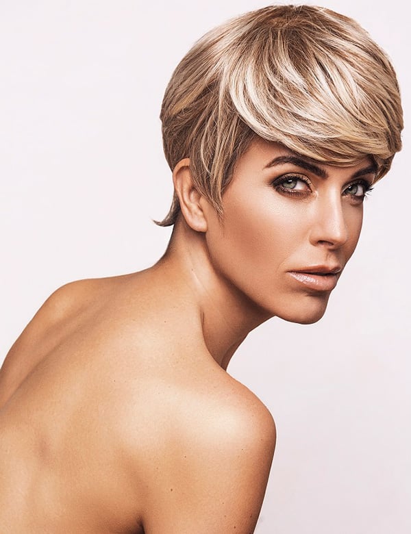 Professioneel model met blond haar Ceylin