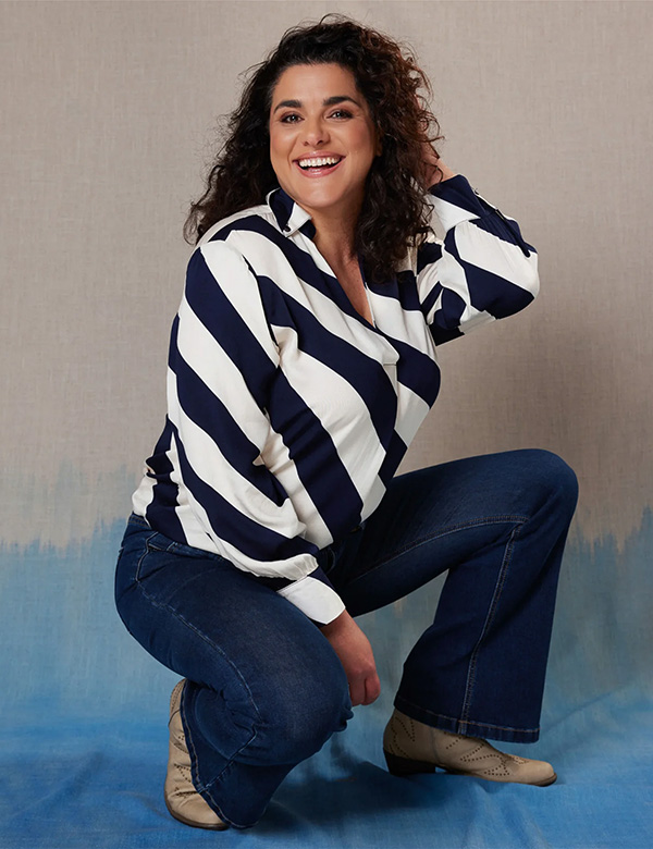 Vrouwelijk model met zwart haar Charida