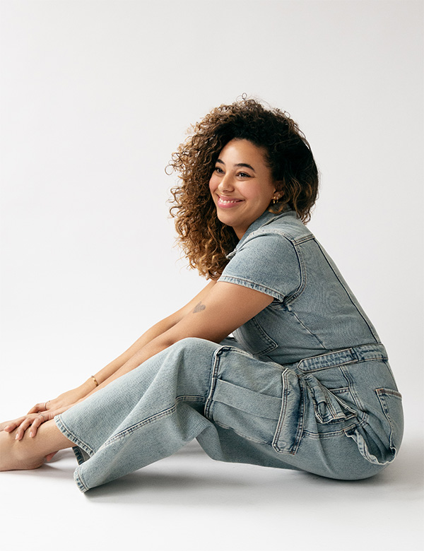 Vrouwelijk model met bruin haar Charlene H.