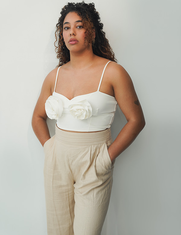Vrouwelijk model met bruin haar Charlene H.