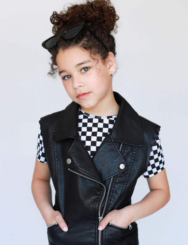 Kindermodel met donkerbruin haar Chavienny