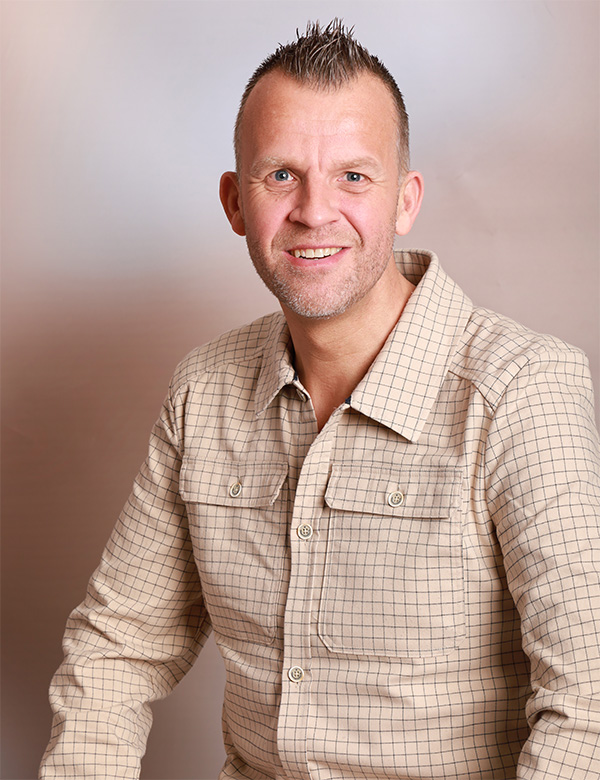 Mannelijk model met blond-grijs haar Chiel