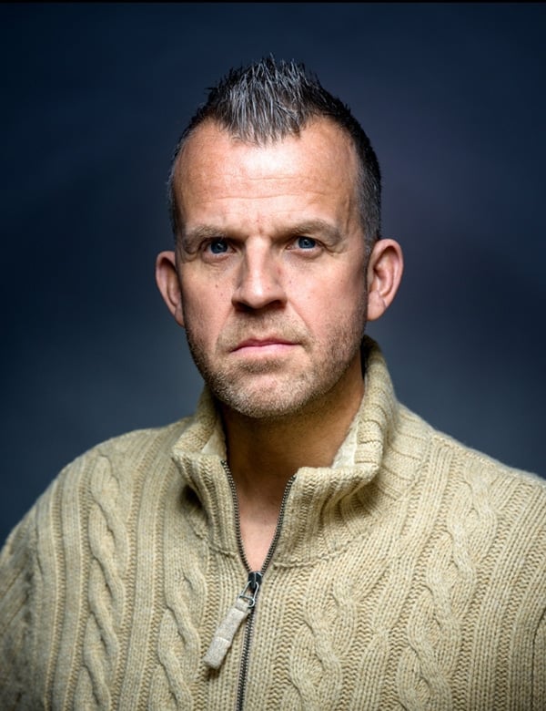 Mannelijk model met dun blond haar Chiel