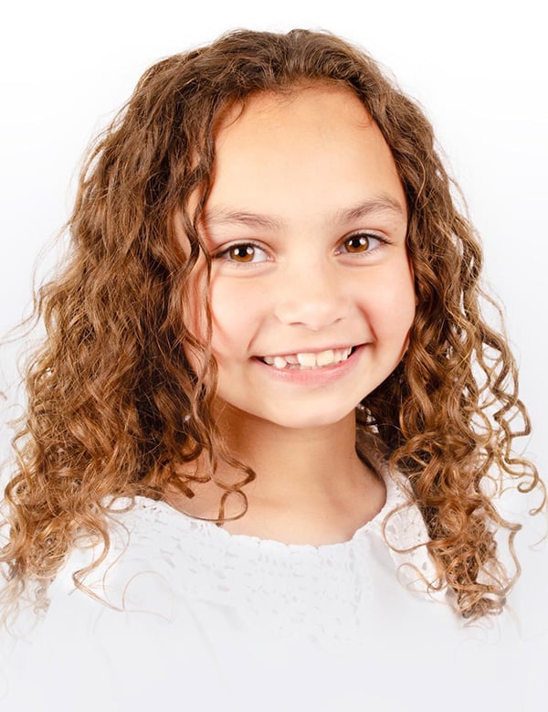 Kindermodel met krullend haar chloe b.