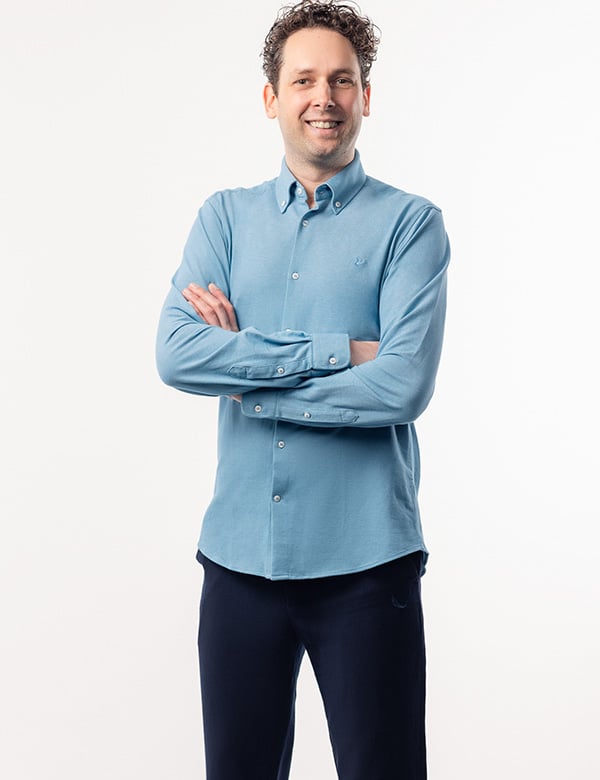 Mannelijk model met donkerblond haar Christian