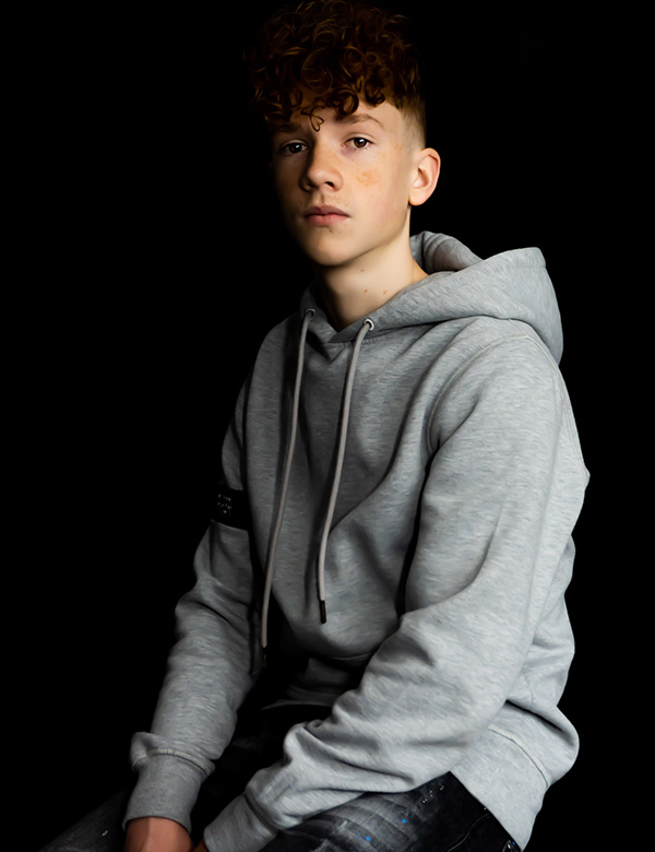 Tienermodel met rossig haar Daan Wi.