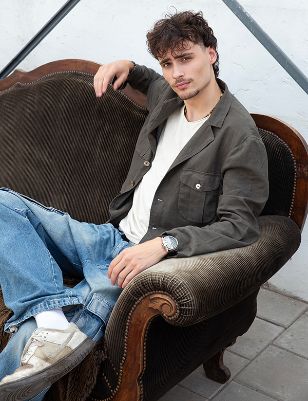 Mannelijk model met bruin haar Daan.
