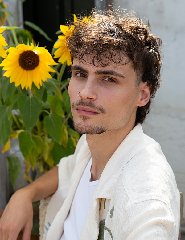 Mannelijk model met bruin haar Daan.