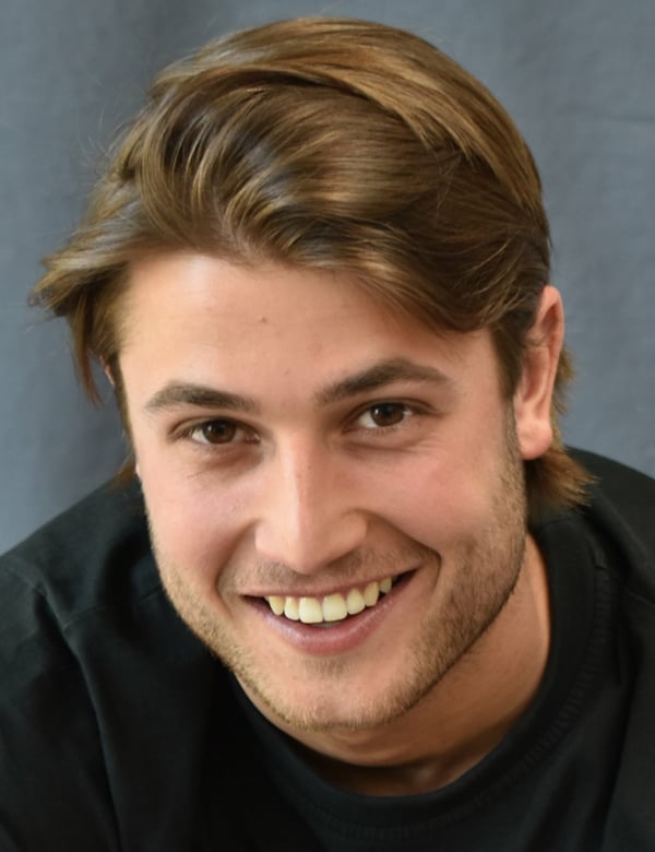 Model Mannelijk model met bruin haar daan