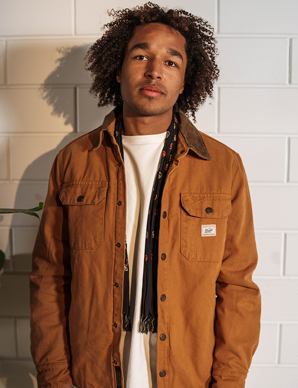 Mannelijk model met krullen Daley