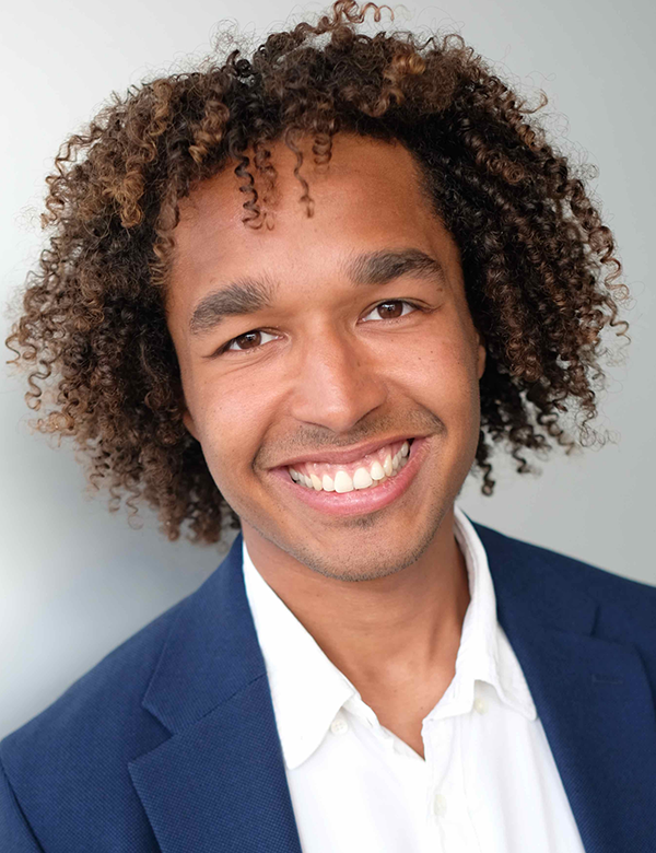 Mannelijk model met krullen daley