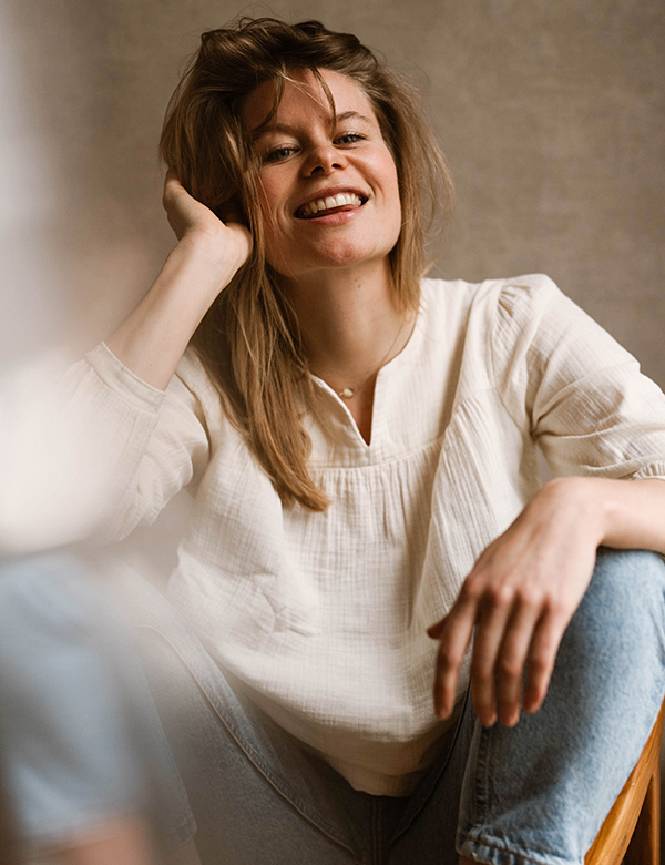 Vrouwelijk model met blond haar Dali