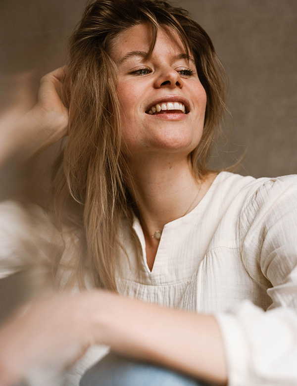 Vrouwelijk model met blond haar Dali