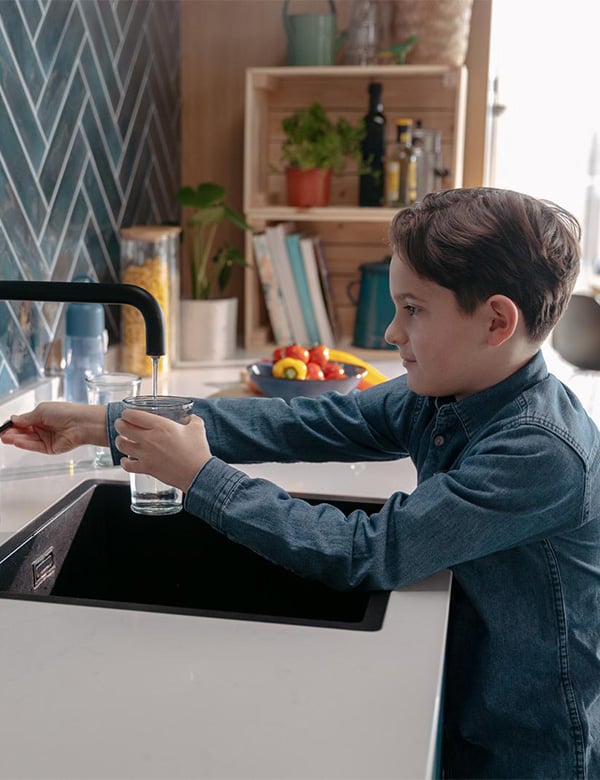 Kindermodel jongen bruin haar Damine