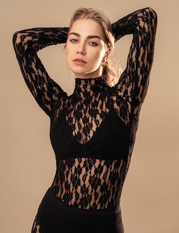 Vrouwelijk model met blond haar Dana