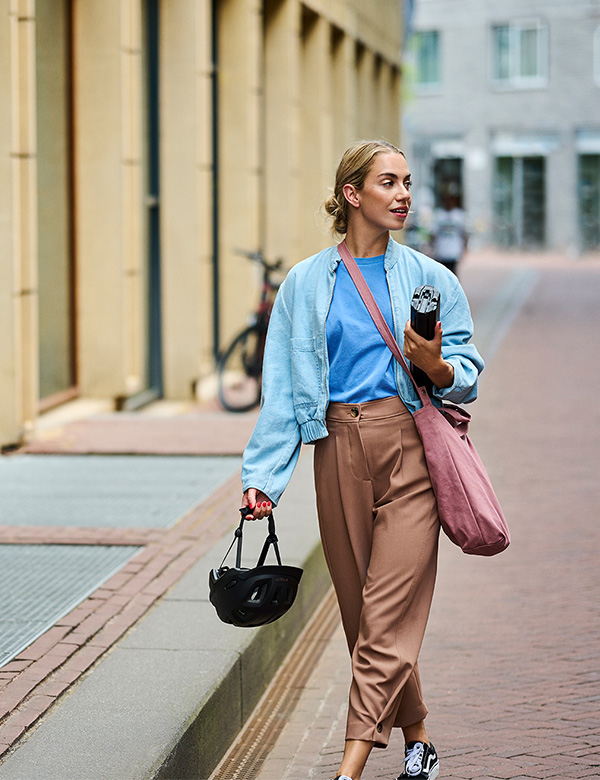 Vrouwelijk model met blond haar Dana