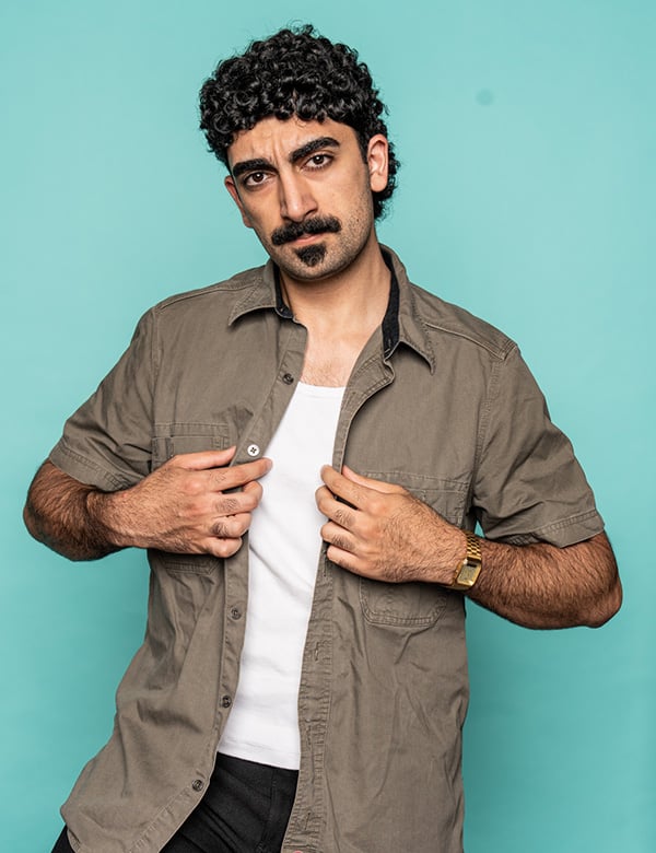 Mannelijk model met kort donker haar Dana O.