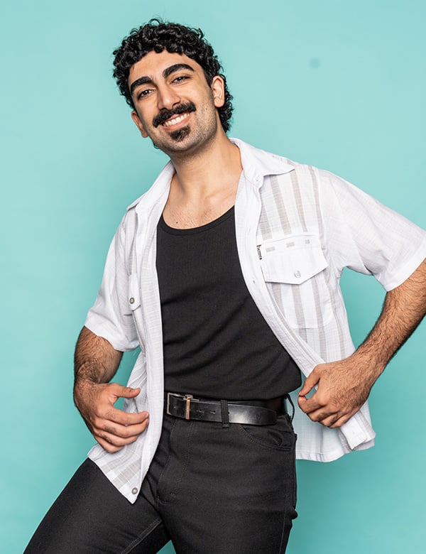 Mannelijk model met kort donker haar Dana O.