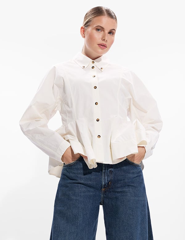 Vrouwelijk model met blond haar Danielle D.