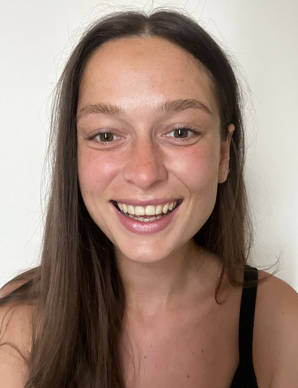 Vrouwelijk model met bruin haar en bruin groene ogen Danny S.