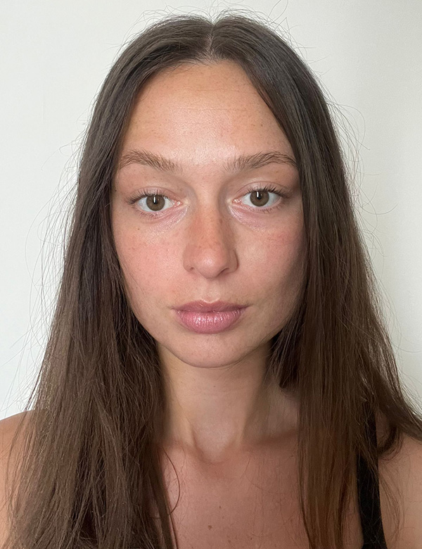 Vrouwelijk model met bruin haar en bruin-groene ogen Danny S.