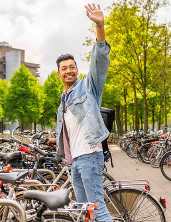 Mannelijk model donker haar Dave