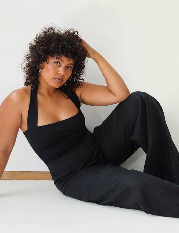 Vrouwelijk model met krullen Deandra