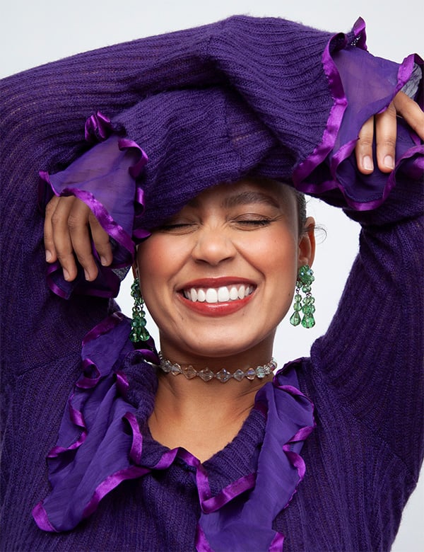 Vrouwelijk model met krullen Deandra