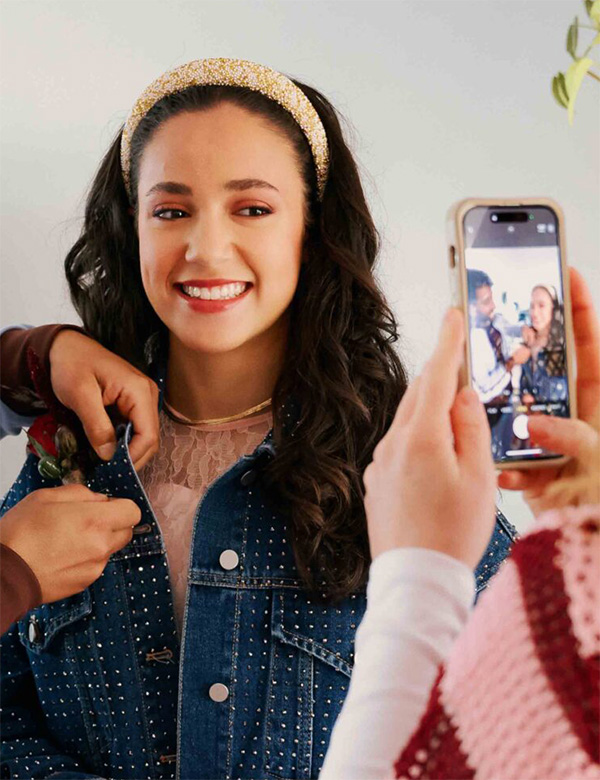 Tienermodel met bruin haar Deena