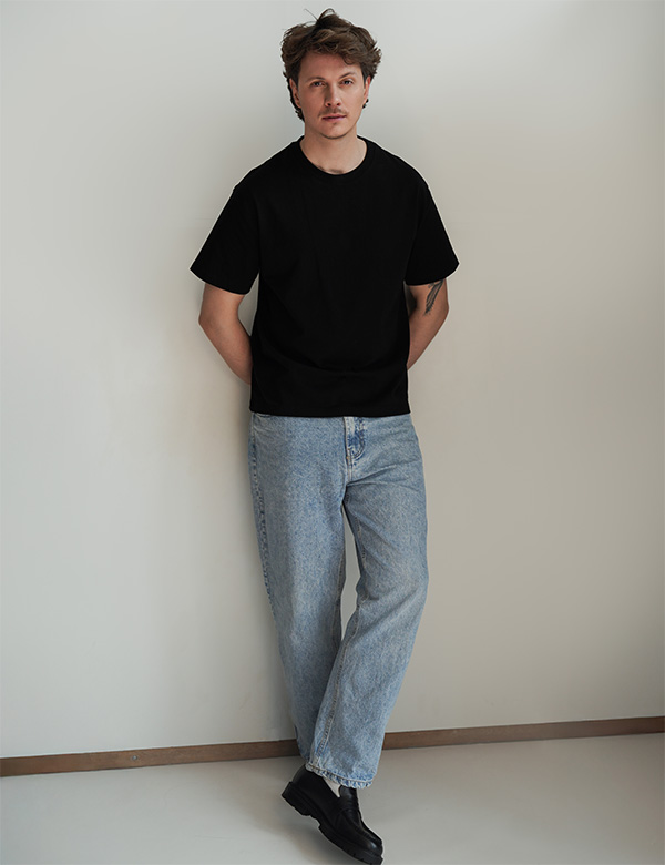 Mannelijk model met bruin haar Delano Ha.