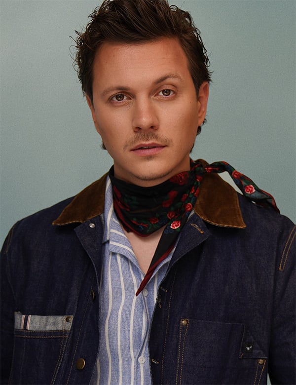 Mannelijk model met bruin haar Delano Ha.