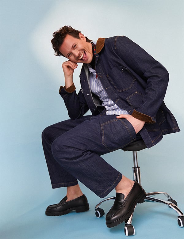 Mannelijk model met bruin haar Delano Ha.