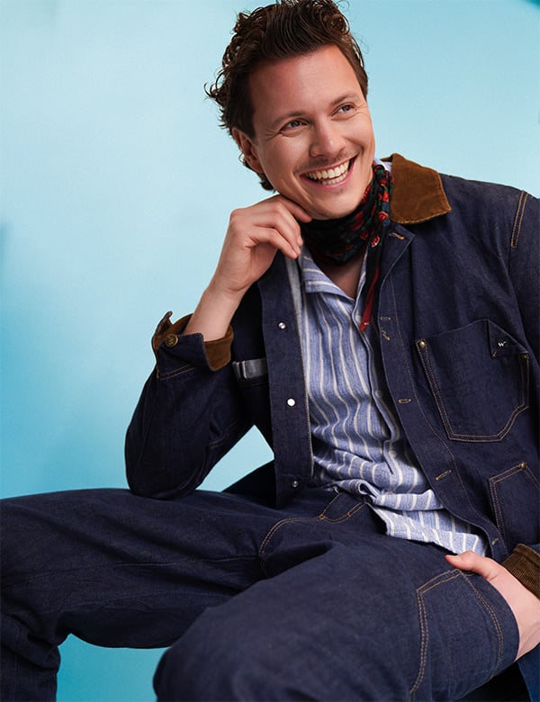 Mannelijk model met bruin haar Delano Ha.