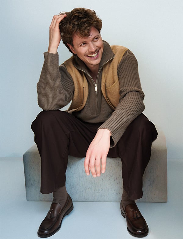 Mannelijk model met bruin haar Delano Ha.