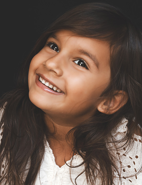 Kindermodel met donker haar delilah