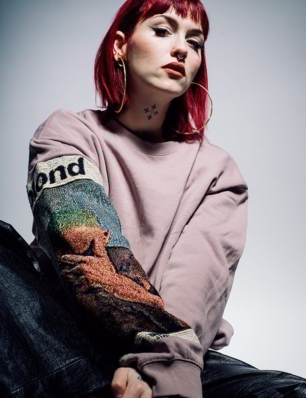 Vrouwelijk model rood haar Demy R.