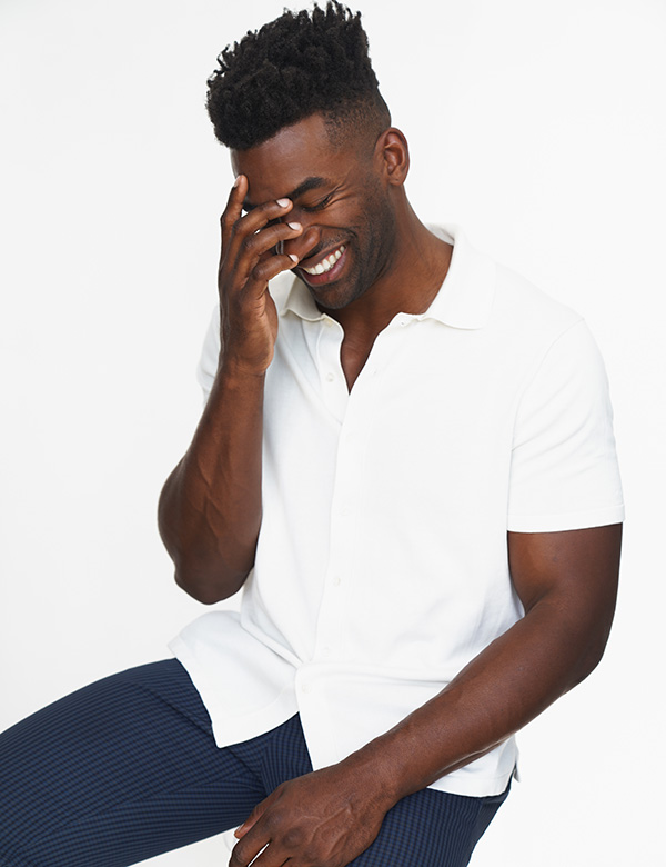 Mannelijk model met zwart koes haar Denilson