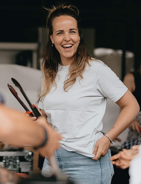 Vrouwelijk model met bruin haar Denise