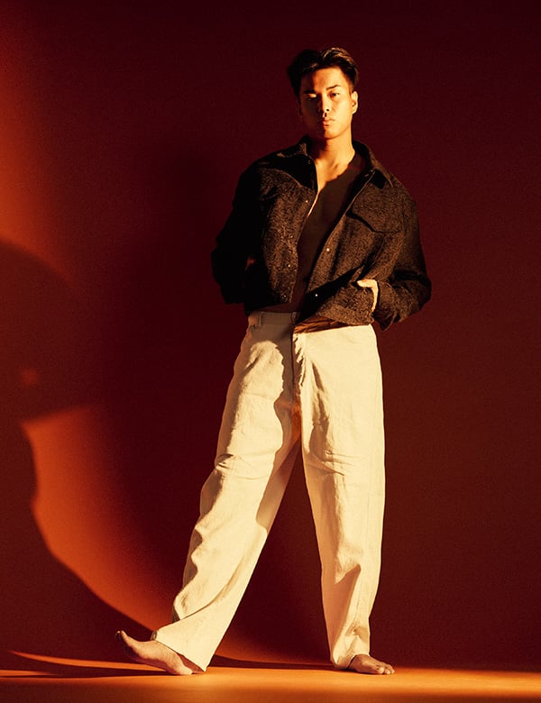 Mannelijk model met zwart haar Dennis L.
