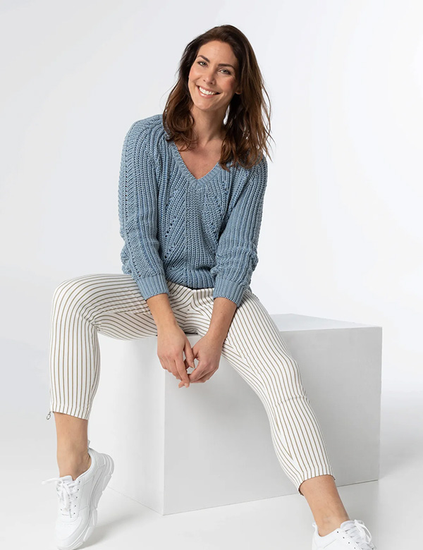 Vrouwelijk model met bruin haar Deri