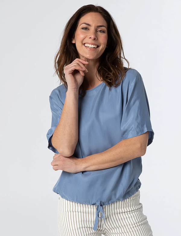 Vrouwelijk model met bruin haar Deri