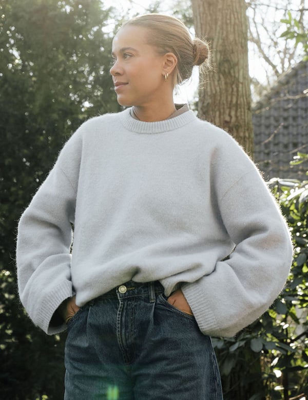 Vrouwelijk model met lichtbruin haar Diane Ba.