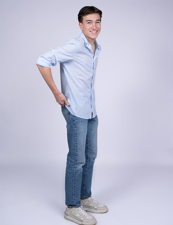 Mannelijk model met bruin haar Dirk