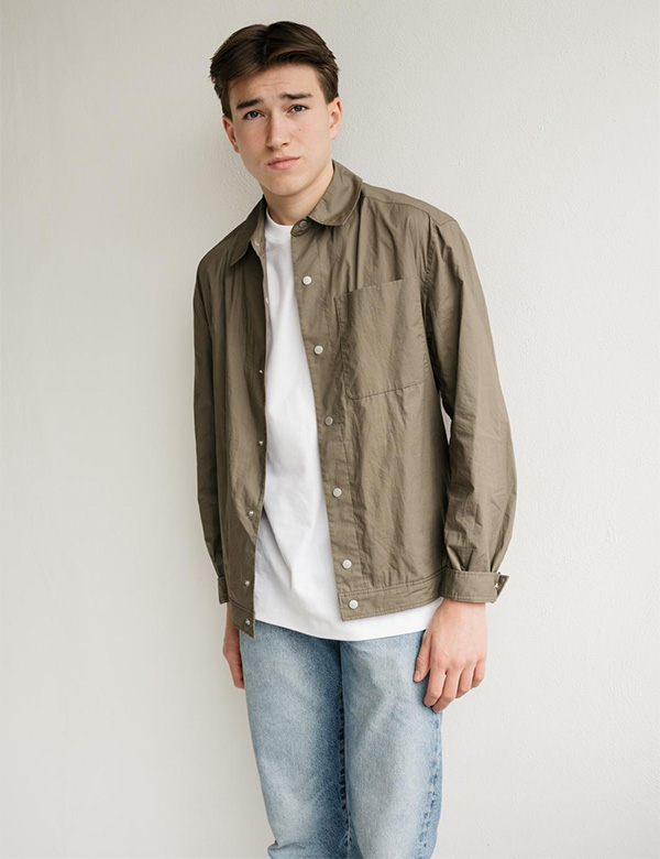 Mannelijk model met bruin haar Dirk U.