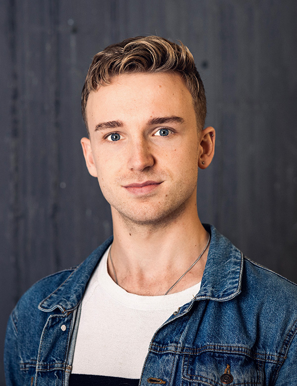 Mannelijk model met blond haar Dirk