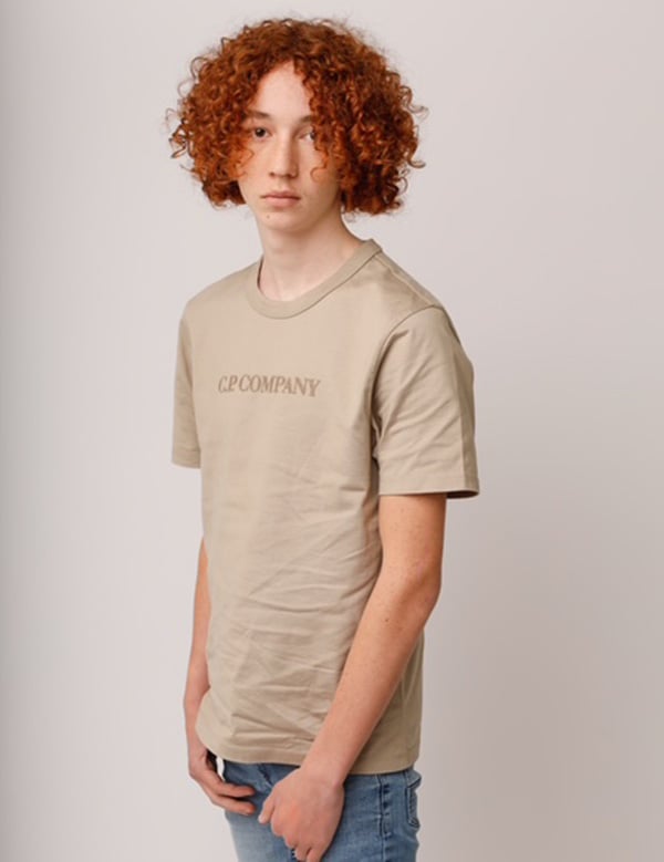 Tienermodel met rood haar Djay
