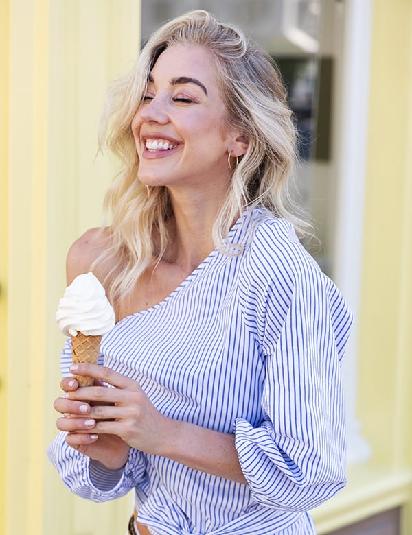 vrouwelijk model met blond haar Doete.