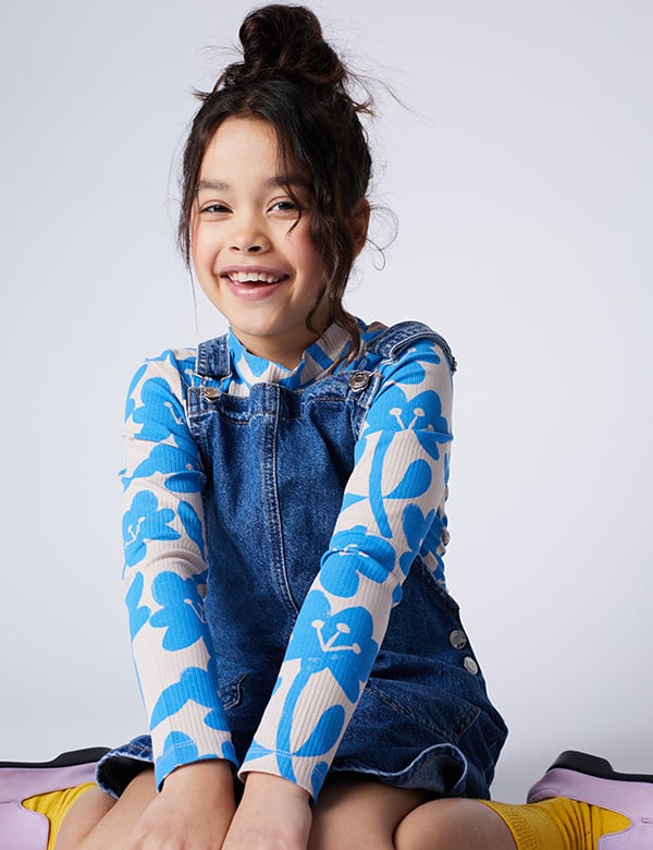 vrouwelijk kindermodel met donker haar Donnah