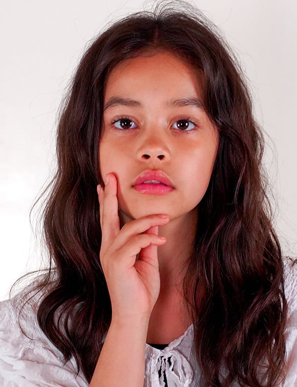 Kindermodel met bruin haar donnah do.