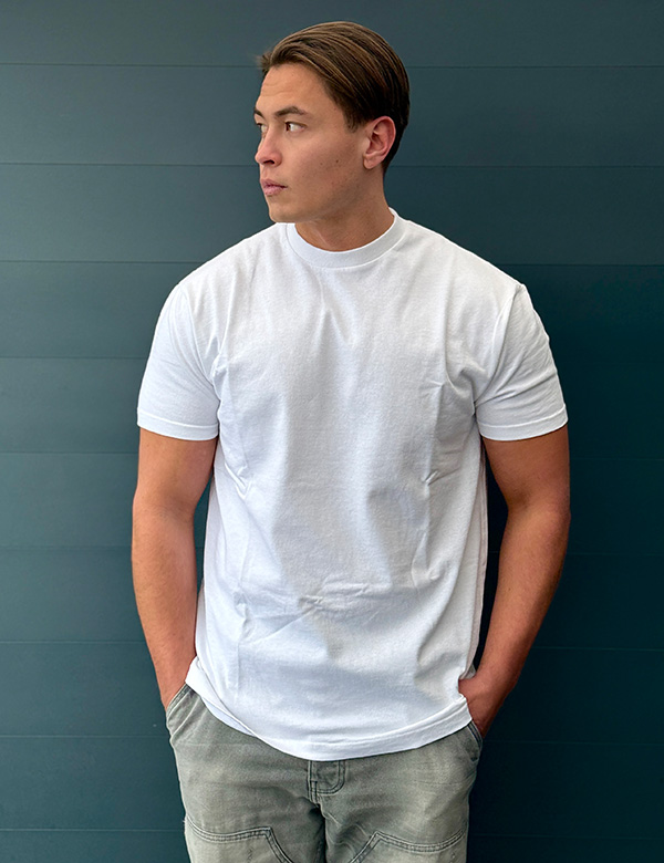 Mannelijk model met bruin haar Donovan.